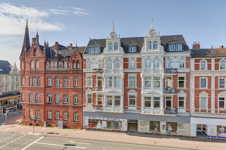 Heute strahlt sie wieder in historischem Glanz: Die reich verzierte Fassade des eindrucksvollen Wohn- und Geschäftshauses an der Mindener Kaiserstraße. 